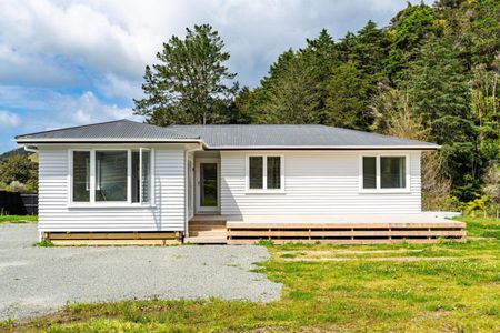 Freshly Renovated, Sun-Soaked & Move-In Ready! - Photo 2