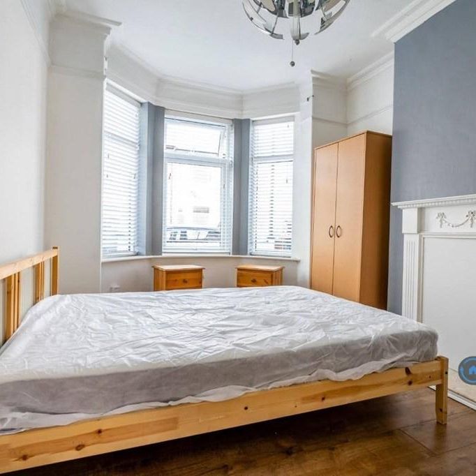 1 bedroom in a house share to rent - Photo 1