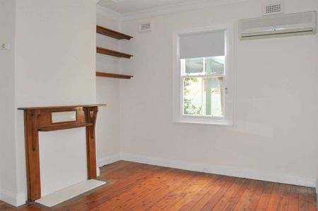 RENOVATED CBD CHARM - Photo 2