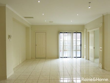 SPACIOUS & LUXURY LIVING - Photo 3