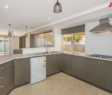 Spacious Coastal Family Living - Photo 4