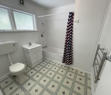 3 Bedrooms in Melrose - Photo 2