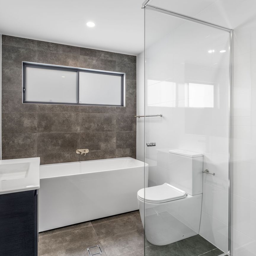 Stylish 3 Bedroom Home! - Photo 1