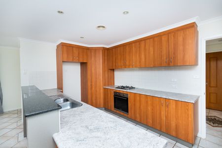 4 Unwin Avenue, Jerrabomberra NSW 2619 - House For Rent | Domain - Photo 3