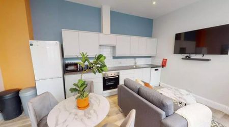 4 bedroom flat to rent - Photo 2