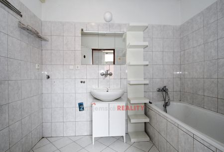 Pronájem bytu 2+1 55 m², Kollárova, Znojmo - Photo 2