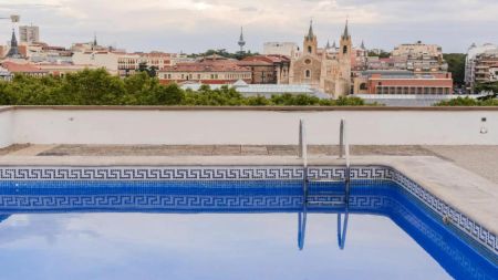 1-bedroom apartment for rent in Cortes - Photo 2
