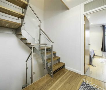 Broom Park, TW11, London - Photo 3