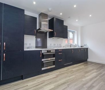 2 bedroom coach house to rent - Photo 1