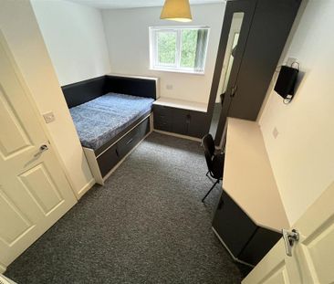 5 bedroom end of terrace house to rent - Photo 1