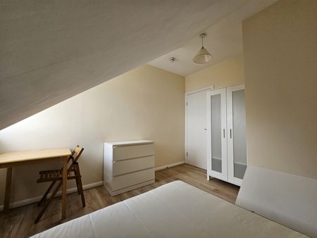 Room in a Shared Flat, Chichele Road, NW2 - Photo 3