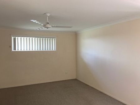 4 BEDROOM HOME IN THE HILLVIEW ESTATE - Photo 5