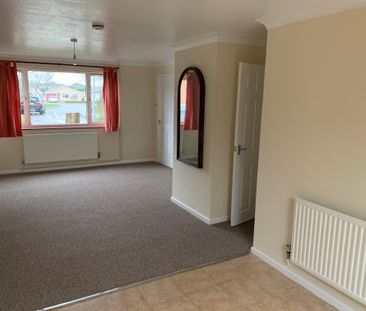 3 bedroom house to rent St. Laurence Avenue, Brundall, Norwich, NR13 - Photo 3