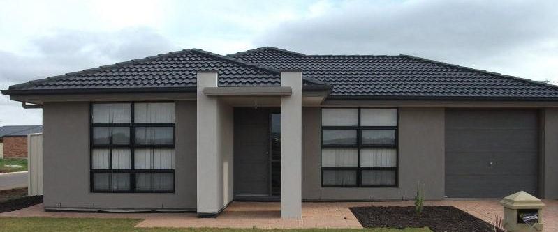 4 Bedroom home with 2 living areas - Photo 1