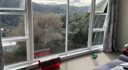 Large, sunny home with 4/5 bedrooms - Photo 3