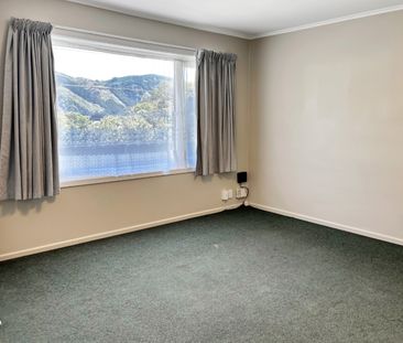 Tidy and spacious 2 bedroom in Silverstream - Photo 2