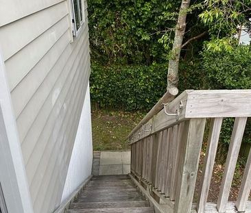 Sunny, modern and private 2bdrm unit with sea view - Photo 5