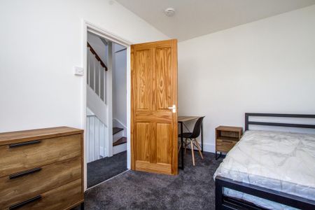 4 bedroom apartment to rent - Photo 3