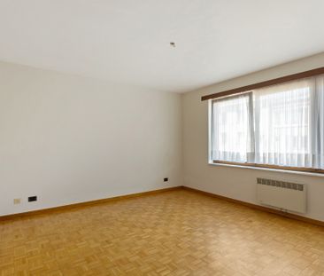 Ruim appartement met 2 slpks, kelderberging en zuid terras - Photo 3
