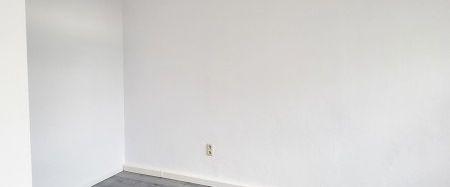 Tolle Lage - sanierte Wohnung - 2-Räume + Bad und Küche auf der Rathenaustraße in Annaberg!! - Photo 1