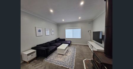 Fully Furnished Gem + 3 Bay Shed - Photo 5