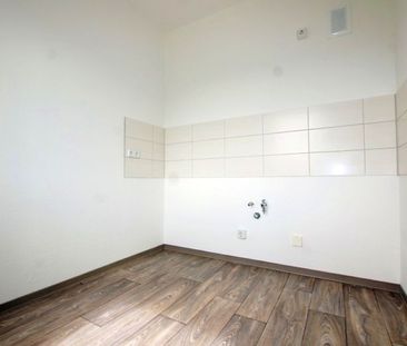 gemütliche 3-Raum-Wohnung mit modernsanierten Bad - Photo 2