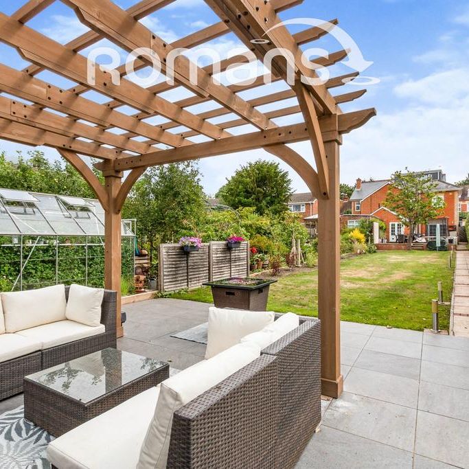 4 bedroom semi-detached house to rent - Photo 1