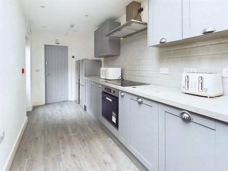 1 bedroom in a house share to rent - Photo 4