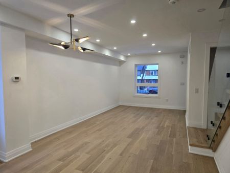 For Lease - 9 Alton Avenue, Toronto, Ontario - Photo 2