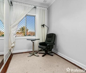 “Gorgeous Cottage Home” - Photo 6
