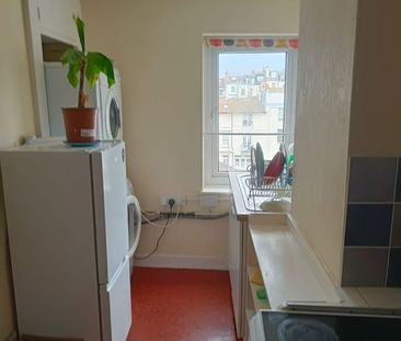 1 Bed Flat, Montpelier Road, BN1 - Photo 2