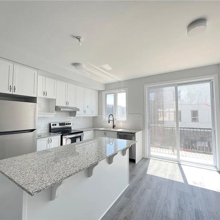 For Lease - 1420 Hemlock Road, Manor Park - Cardinal Glen and Area, Ontario - Photo 1