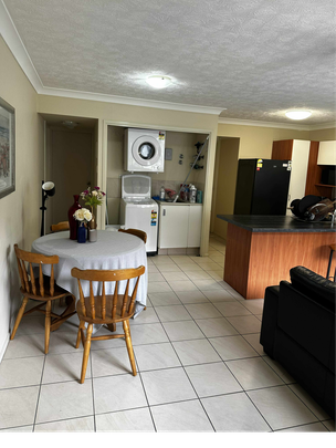 Furnished room with own bathroom in student accom – looking for girls - Photo 1