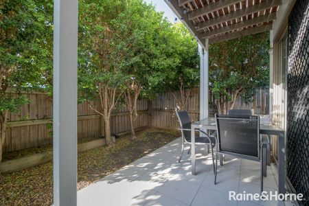 EXECUTIVE FULLY AIR-CONDITIONED 3 BEDROOM TOWNHOUSE IN THE HEART OF THE CITY! - Photo 4