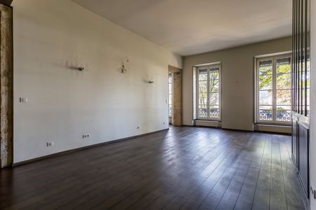 Appartement bourgeois avec vue sur les quais du Rhône - Photo 4