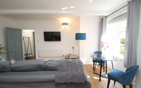 A fantastic one bedroom flat with a private patio in Kingsdown. Pets considered. Please be aware there is no parking available. - Photo 2