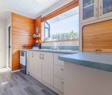 BEACHSIDE LIVING AT ITS BEST: - Photo 3