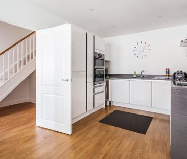 4 bedroom semi-detached house to rent - Photo 6