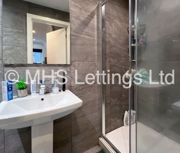 2 Bedroom Mid Terraced House for rent in Meadow View - Photo 3