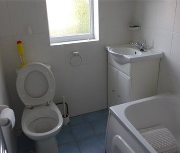 2 bedroom end of terrace house to rent - Photo 3