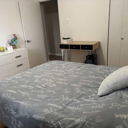 4 1/2 libre mi-novembre, semi meublé, WIFI inclus - Photo 3