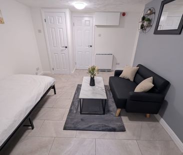 Studio Flat, Birch Polygon, M14 - Photo 5