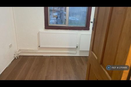 3 bedroom end of terrace house to rent - Photo 4
