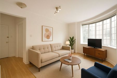A well-presented one-bedroom apartment set within a prestigious portered block in the heart of Chelsea. - Photo 2