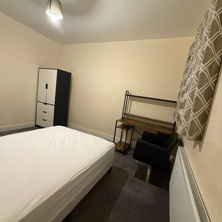 Room in a Shared House, Burges Road, E6 - Photo 1