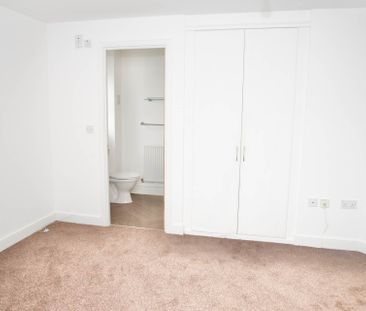 Fixed Price £1,500 pcm - Available Now - Unfurnished - Photo 3
