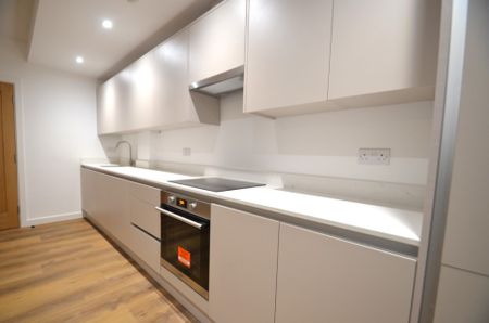 2 bedroom Ground floor flat to rent - Photo 3