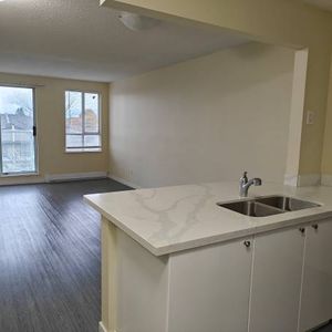 Spacious One-Bedroom Apartment at Joyce-Collingwood Station - Photo 2