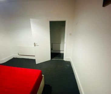 2 bedroom ground floor flat to rent - Photo 4