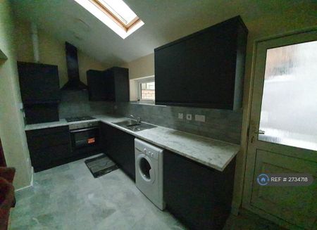 2 bedroom terraced house to rent - Photo 3